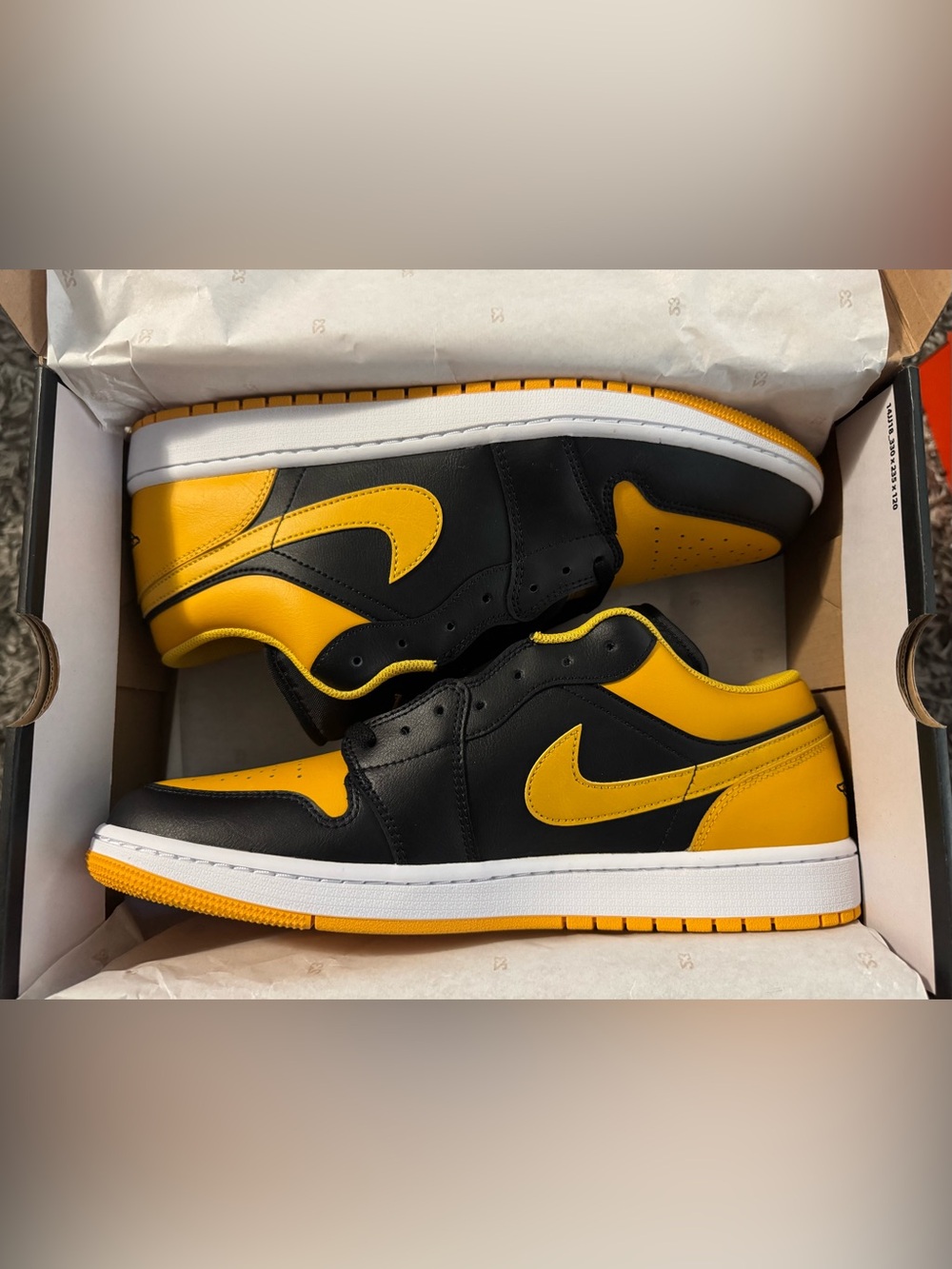 Nike Air Jordan 1 Low Yellow Ochre 553558 072 Size 13